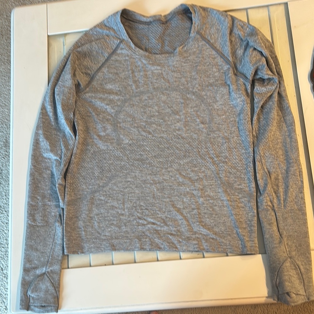 lululemon athletica Heather Gray Long Sleeve Cropped Top